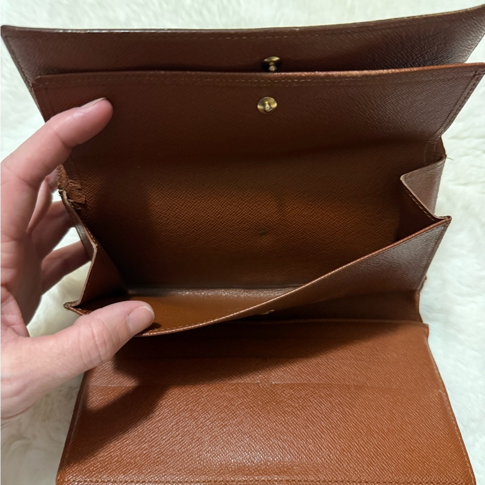 Louis Vuitton Monogram Trifold Wallet - Picture 4 of 11